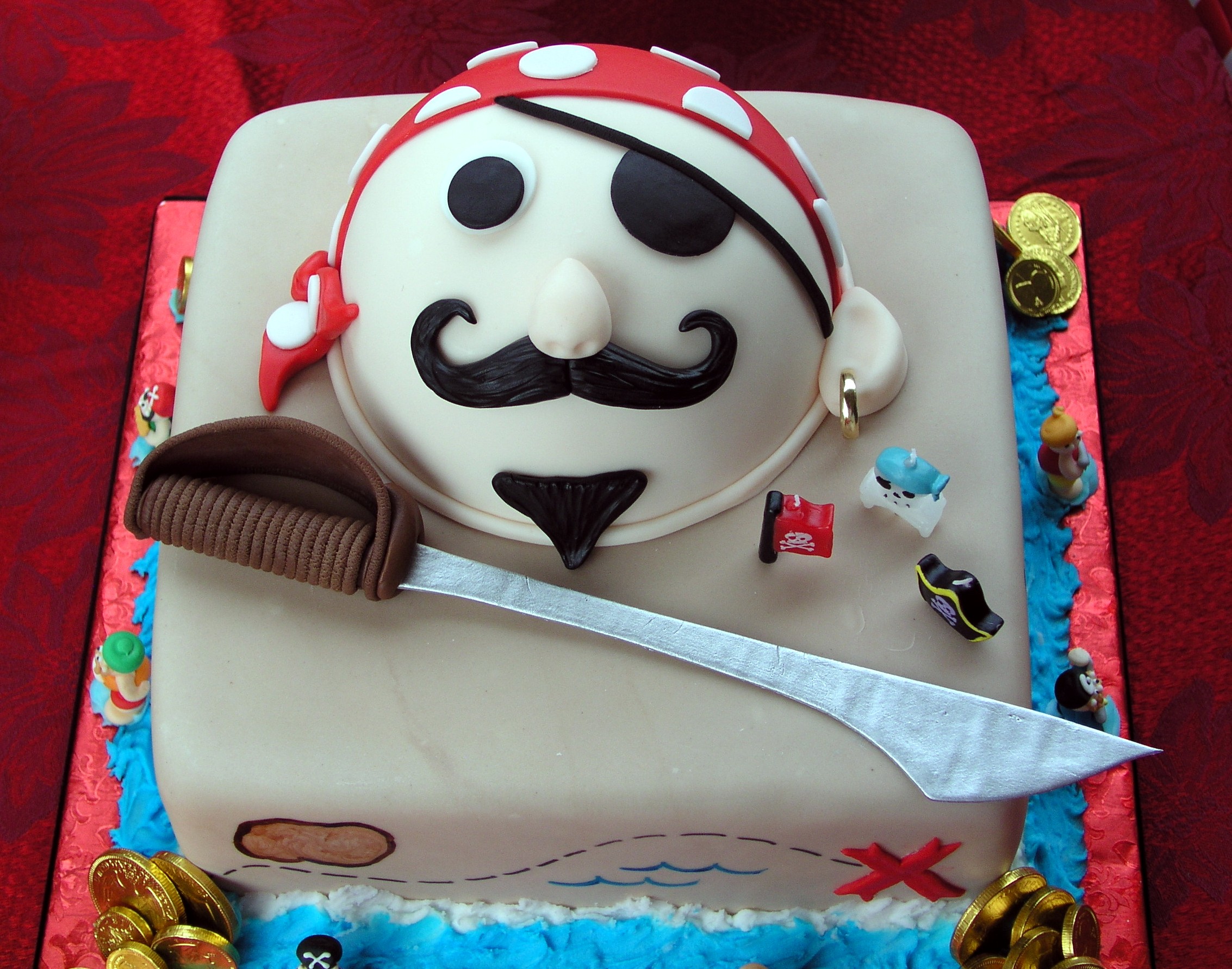 pirate bday cake.jpg