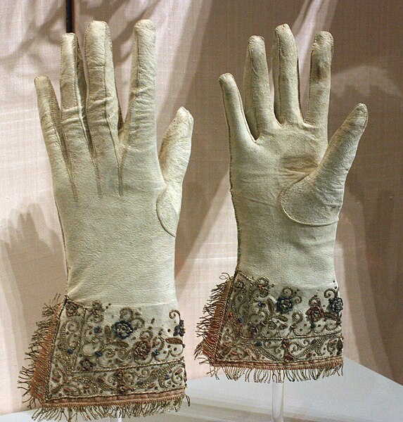 573px-BLW_Pair_of_Embroidered_Leather_Gloves.jpg